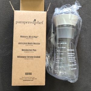 Brand new pampered chef mix & pour salad dressing